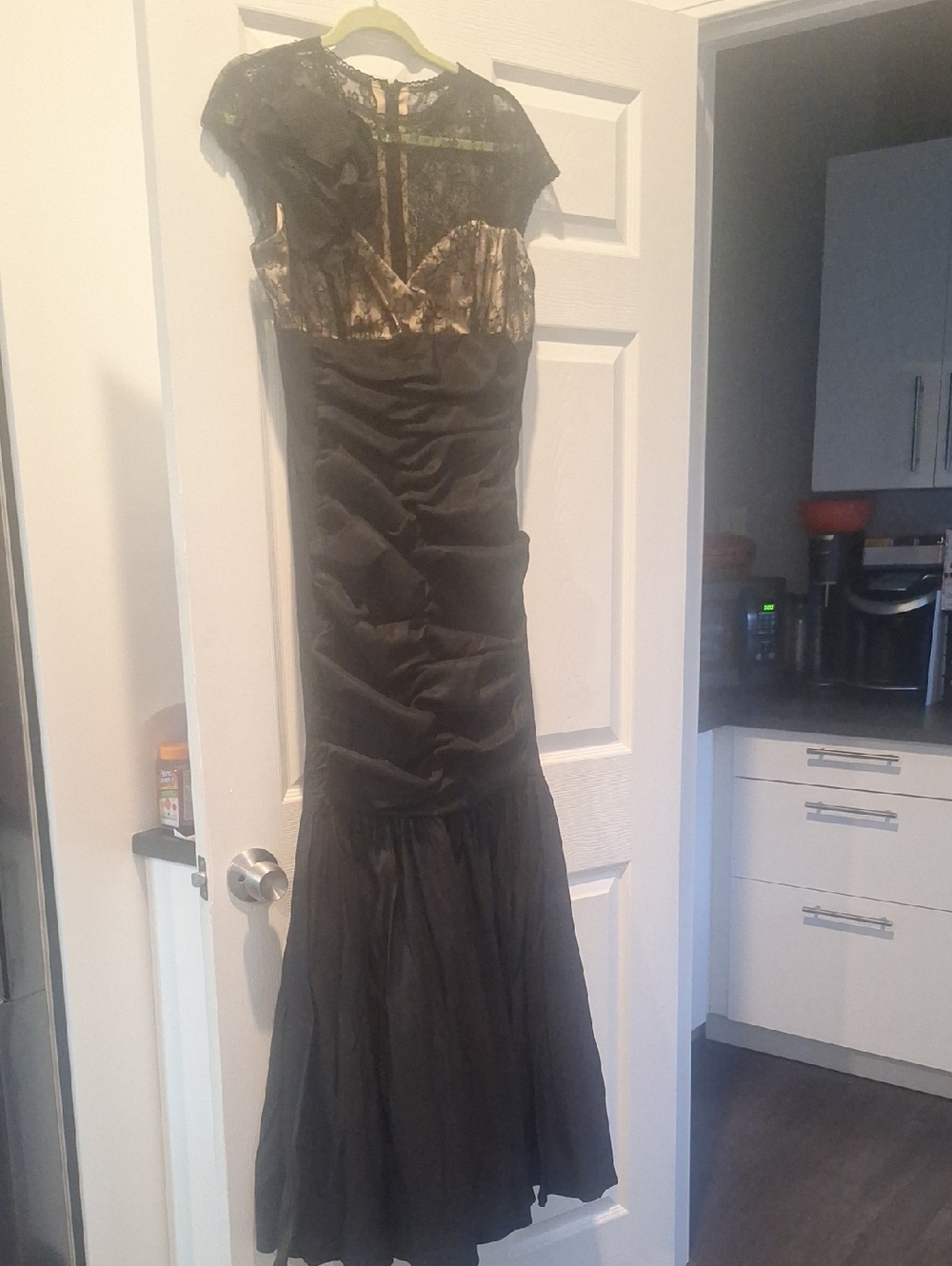 Jessica McClintock Black and Gold Metallic Lace Evening Gown